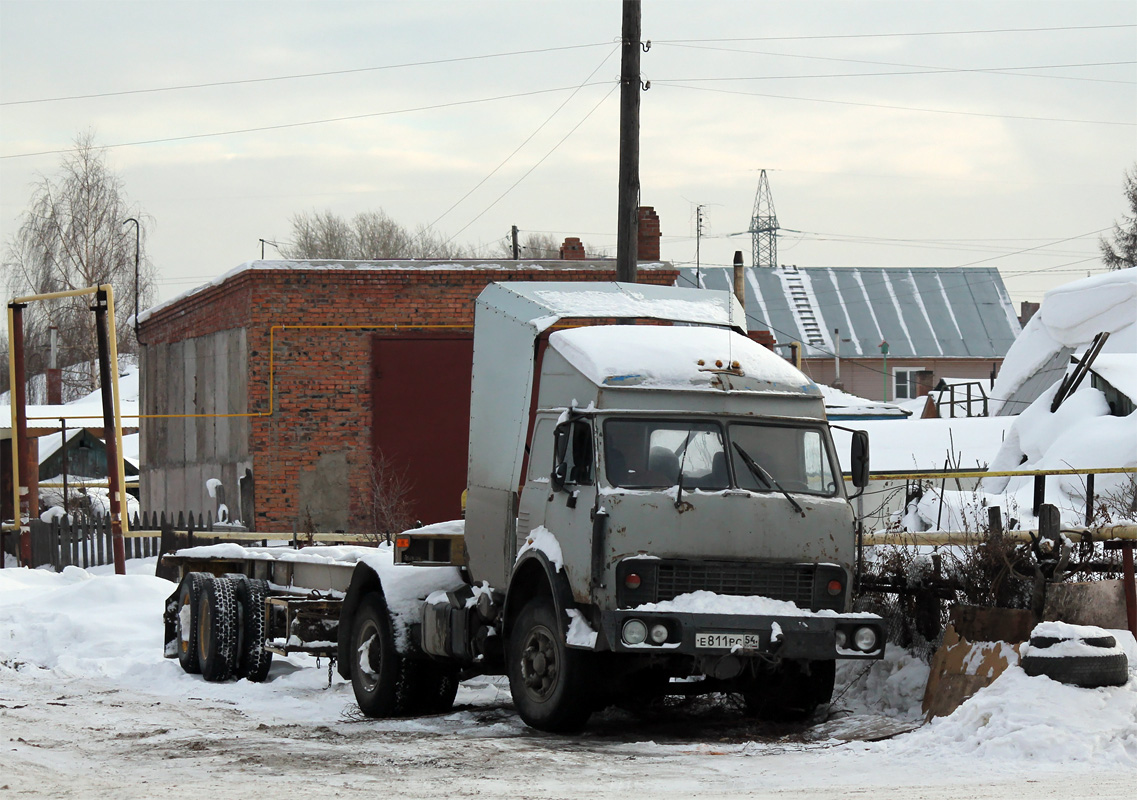 Новосибирская область, № Е 811 РС 54 — МАЗ-504В