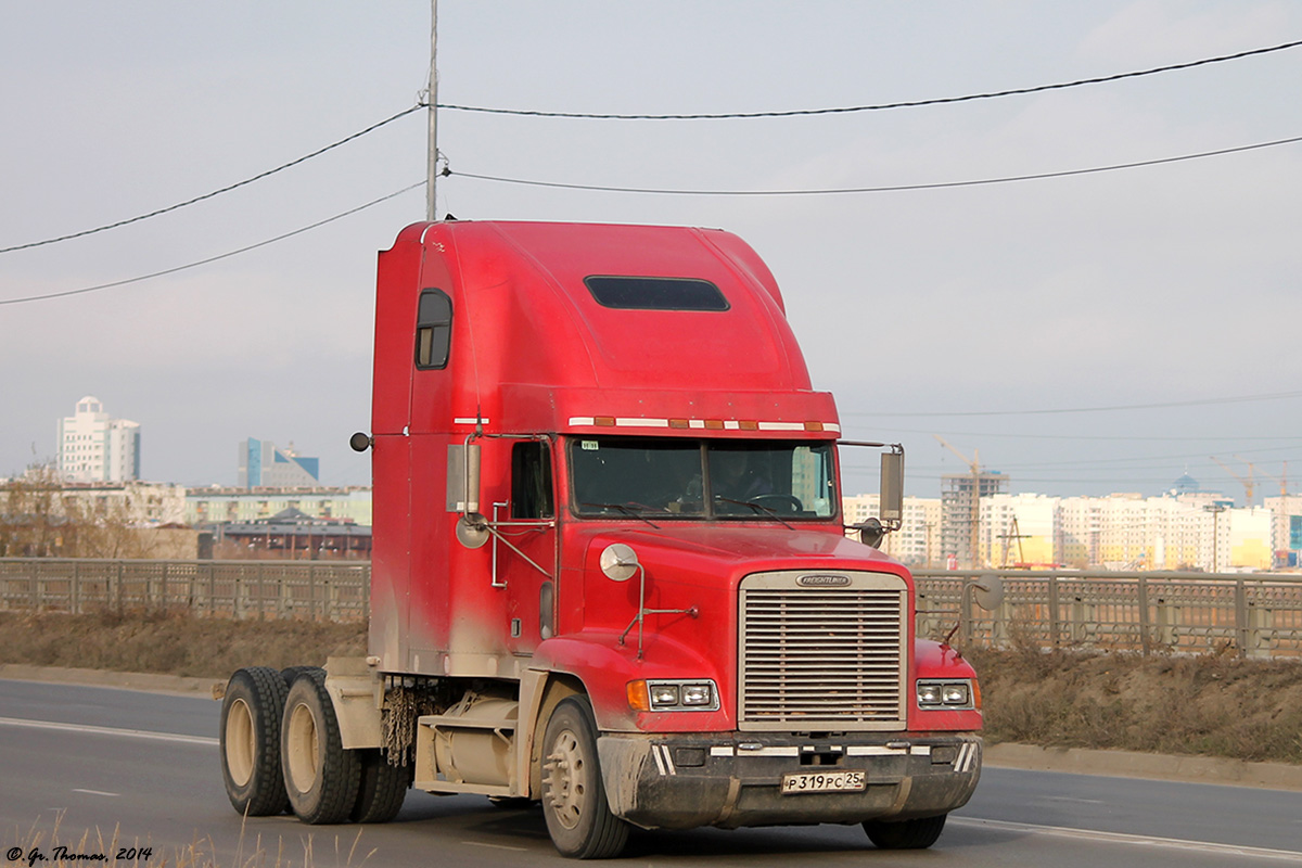 Приморский край, № Р 319 РС 25 — Freightliner FLD 120