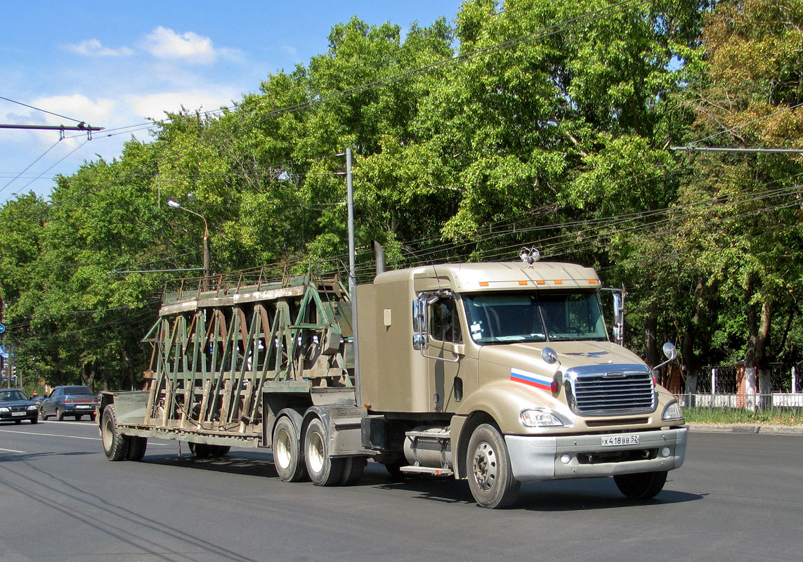 Нижегородская область, № Х 418 ВВ 52 — Freightliner Columbia