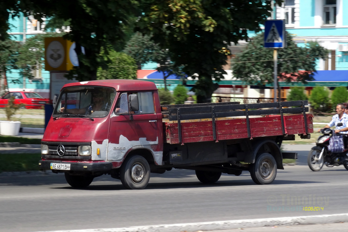 Днепропетровская область, № АЕ 6871 ВН — Mercedes-Benz L-Series