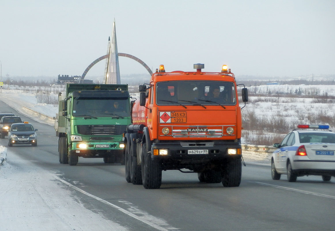 Ямало-Ненецкий автоном.округ, № Е 227 ВС 89 — Howo HW ZZ3327; Ямало-Ненецкий автоном.округ, № М 629 ЕР 89 — КамАЗ-43114-15 [43114R]