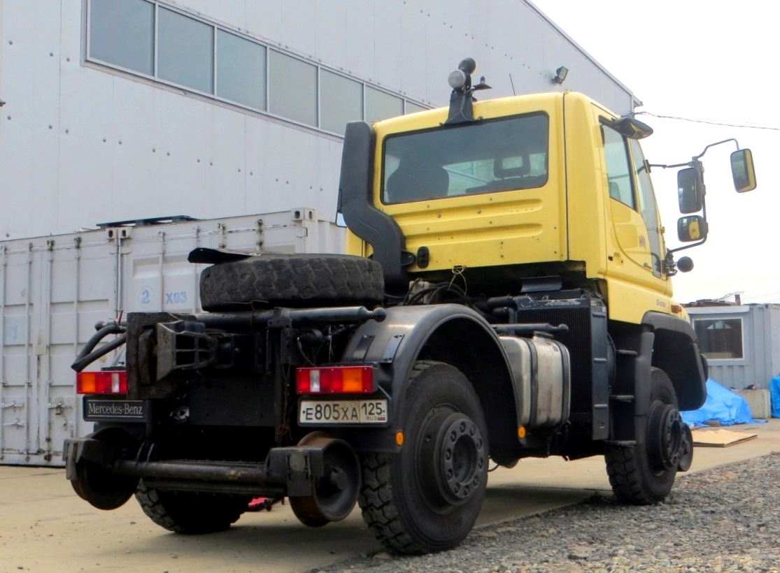 Приморский край, № Е 805 ХА 125 — Mercedes-Benz Unimog U400