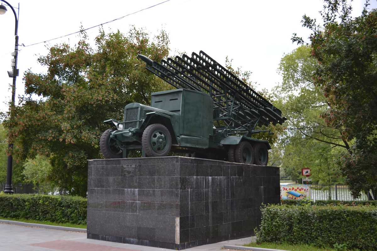 Москва — Автомобили на постаментах; Техника на постаментах, памятники (Москва)