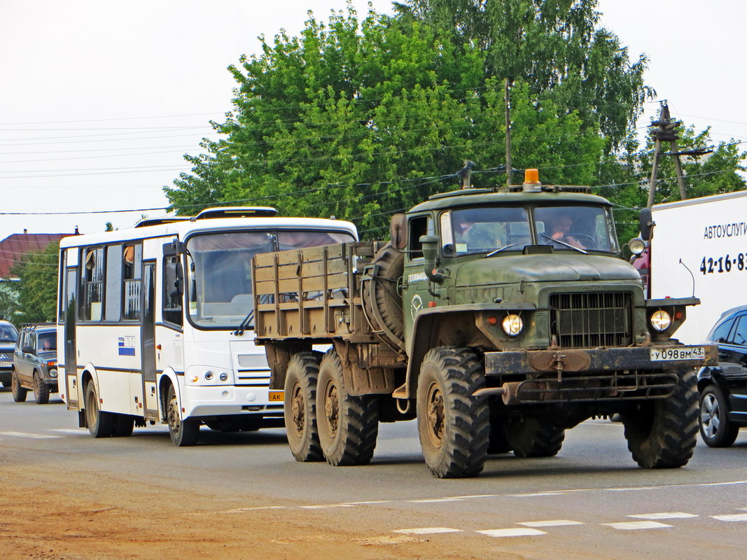 Кировская область, № У 098 ВМ 43 — Урал-375Д