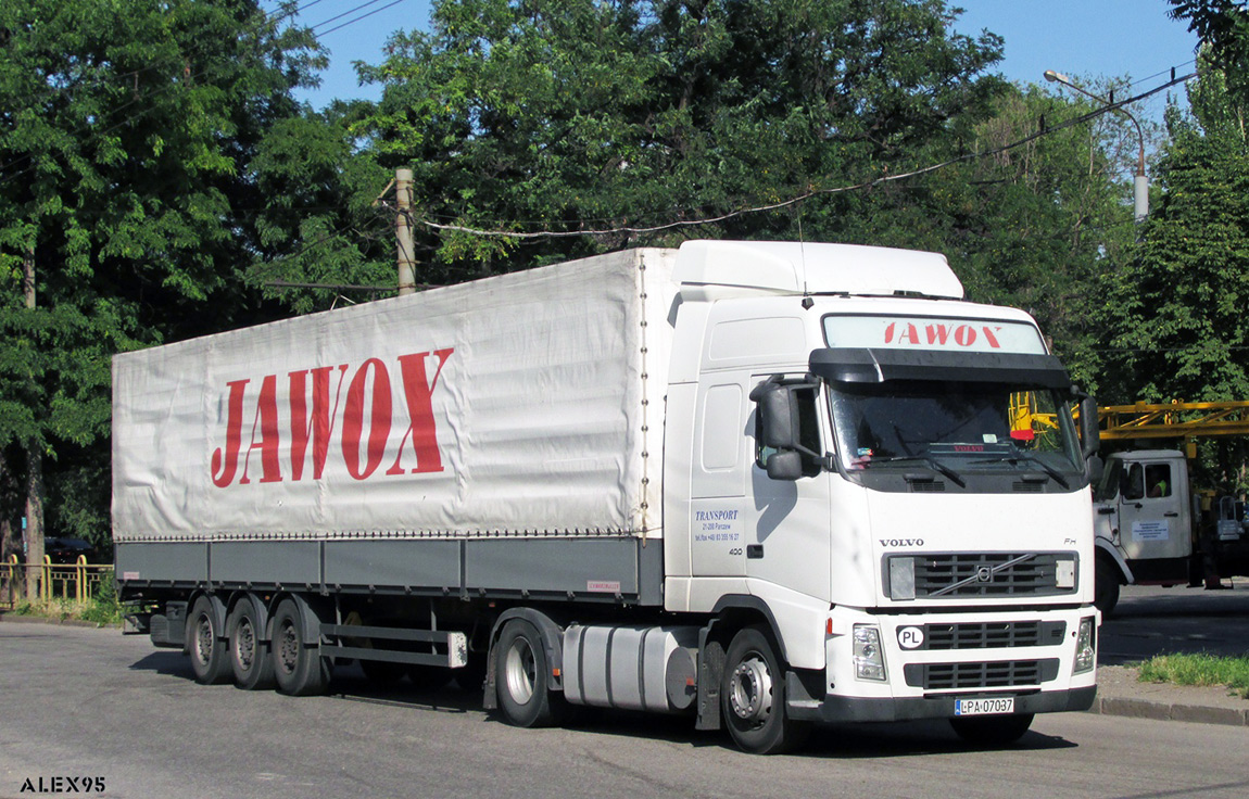 Польша, № LPA 07037 — Volvo ('2002) FH12.400