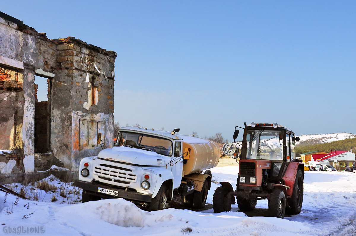 Крым, № АК 4729 ВВ — ЗИЛ-431412; Крым, № (82) Б/Н СТ 0030 — Беларус-82.1