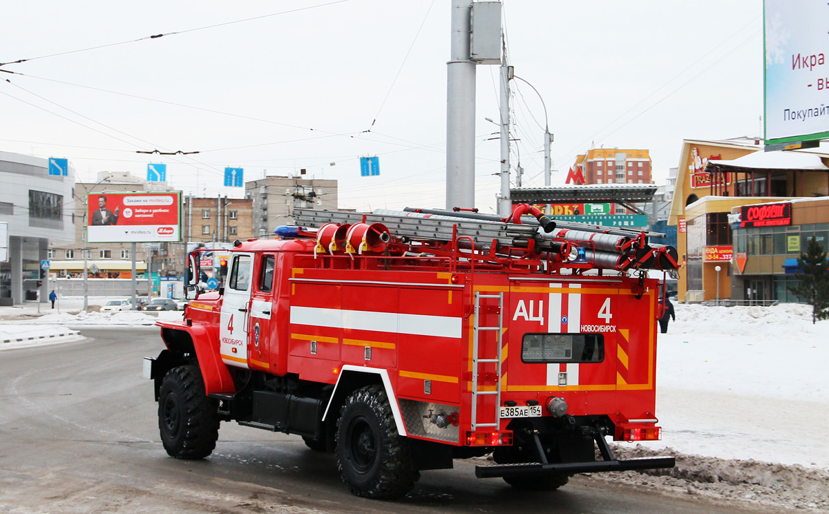 Новосибирская область, № Е 385 АЕ 154 — Урал-43206-71