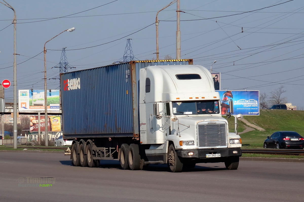 Одесская область, № ВН 3903 СВ — Freightliner FLD 120