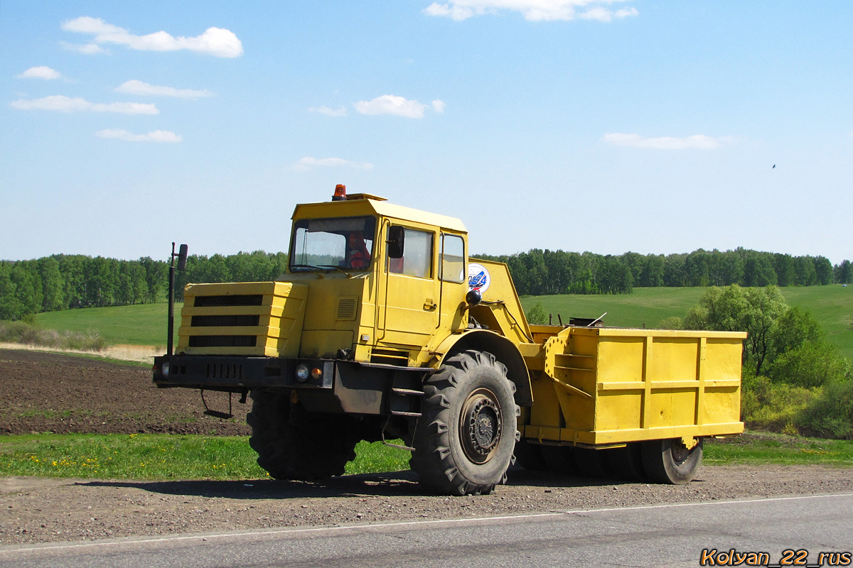 Алтайский край, № 4523 АУ 22 — МоАЗ-6442; Прицепы дорожные — Каток ДУ-16Д