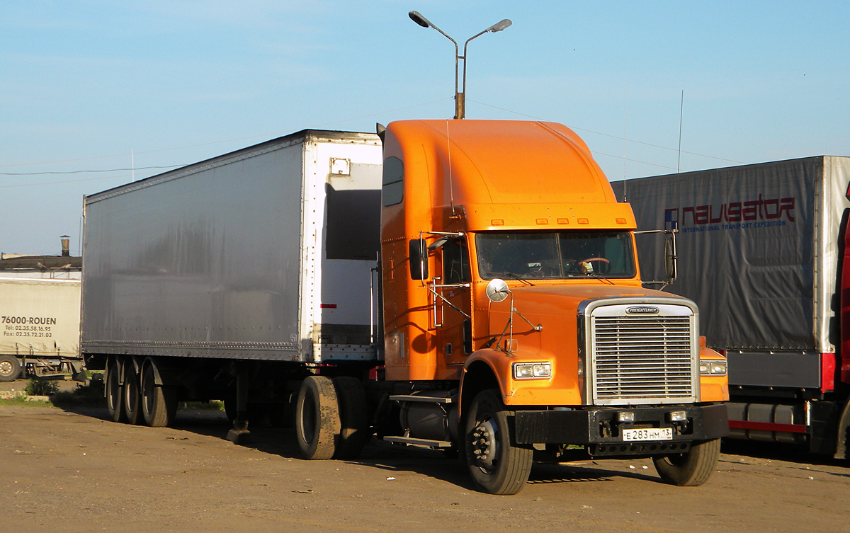 Мордовия, № Е 283 НМ 13 — Freightliner FLD 120 SD