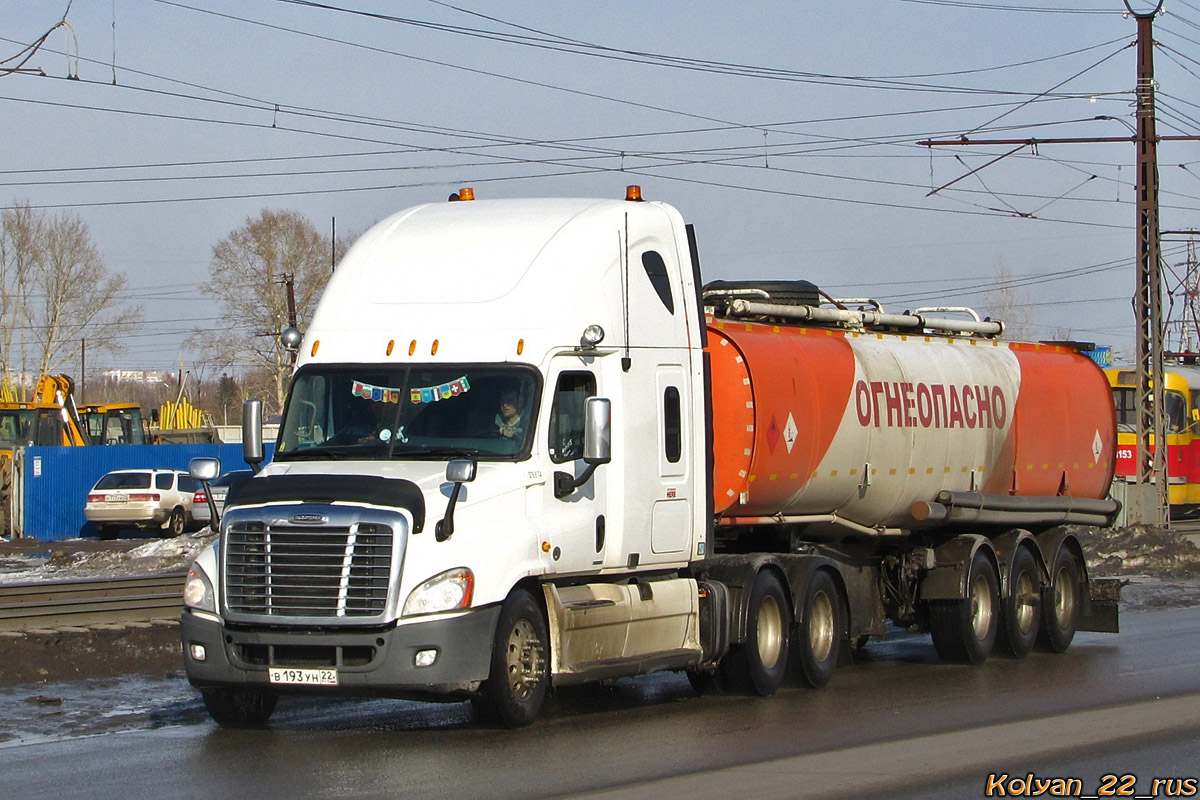 Алтайский край, № В 193 УН 22 — Freightliner Cascadia