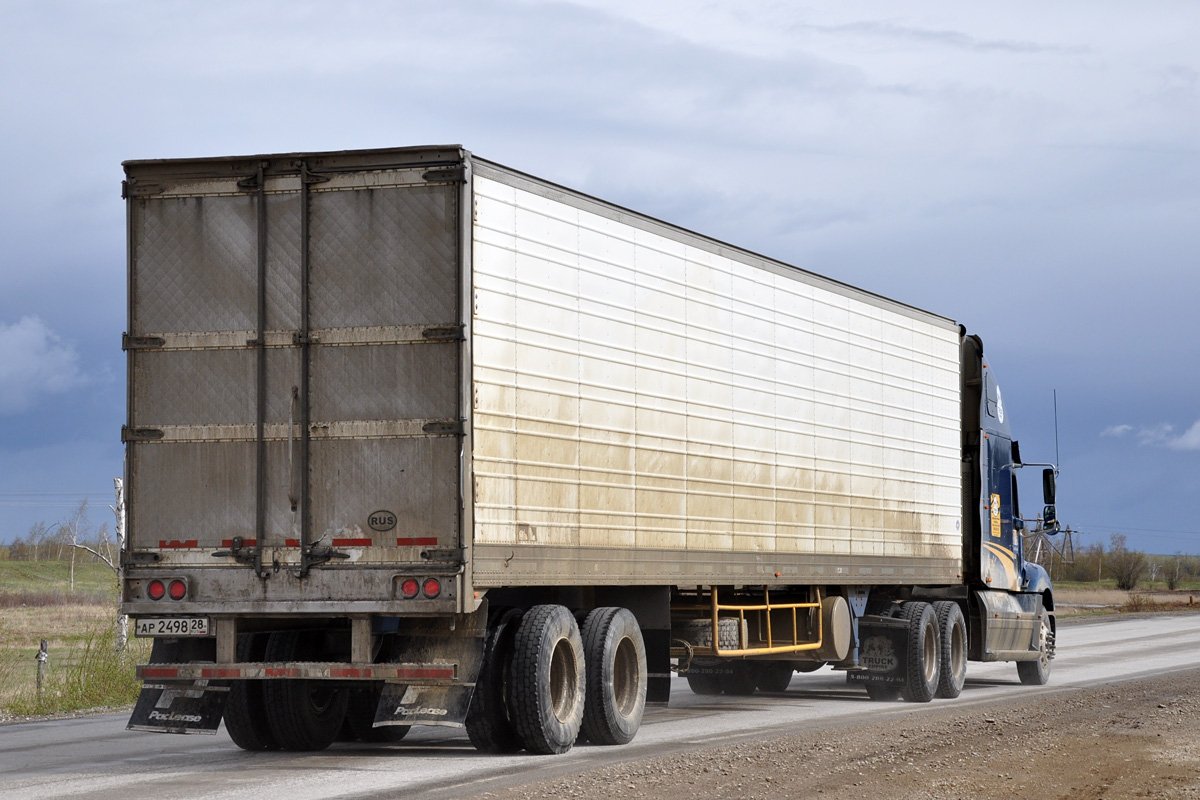 Амурская область, № В 981 УН 28 — Freightliner Columbia; Амурская область, № АР 2498 28 — Ulility Trailer (общая модель) [1UY]