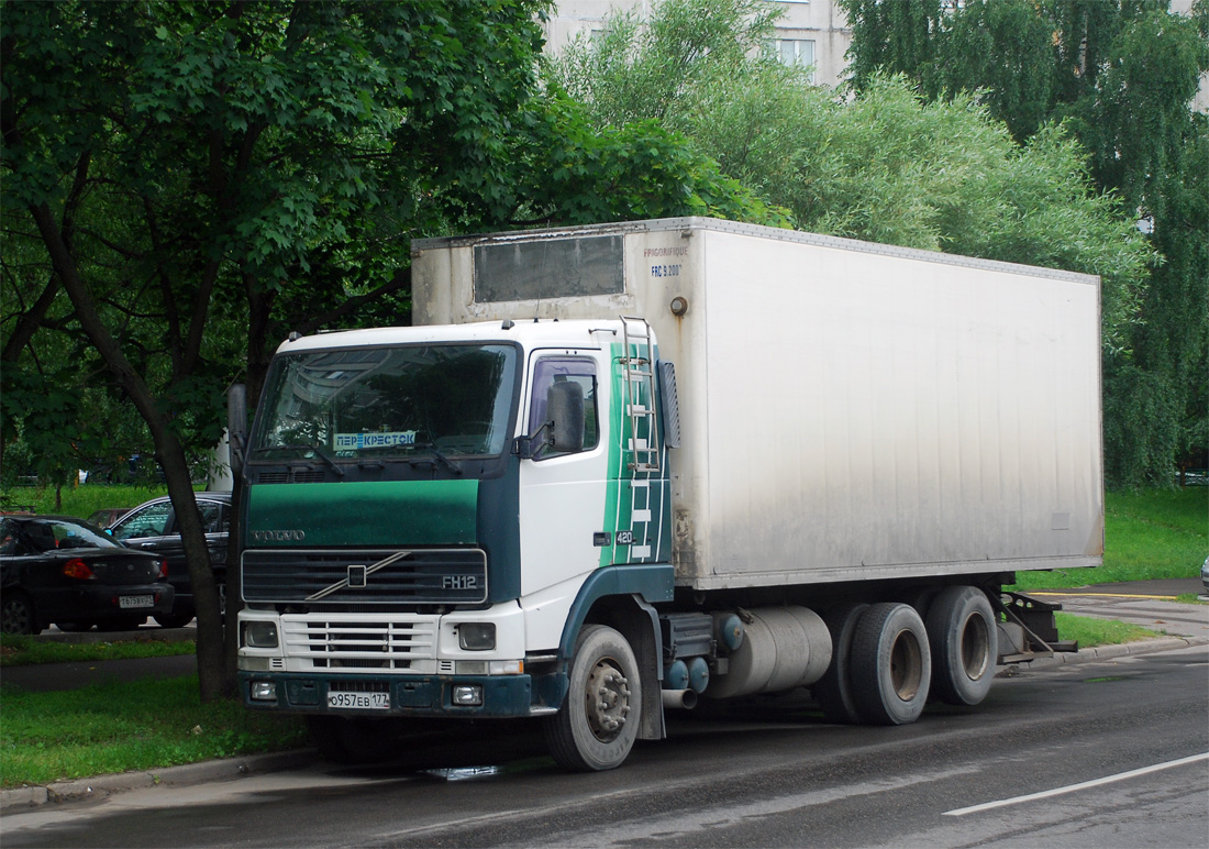 Москва, № О 957 ЕВ 177 — Volvo ('1993) FH12.420