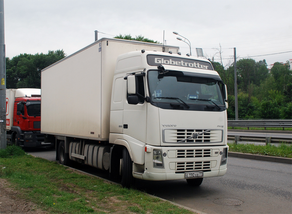 Москва, № Е 190 ХВ 77 — Volvo ('2002) FH12.500