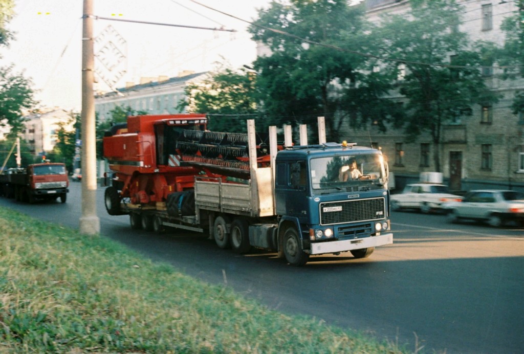 Ленинградская область, № К 200 МО 47 — Volvo ('1977) F12