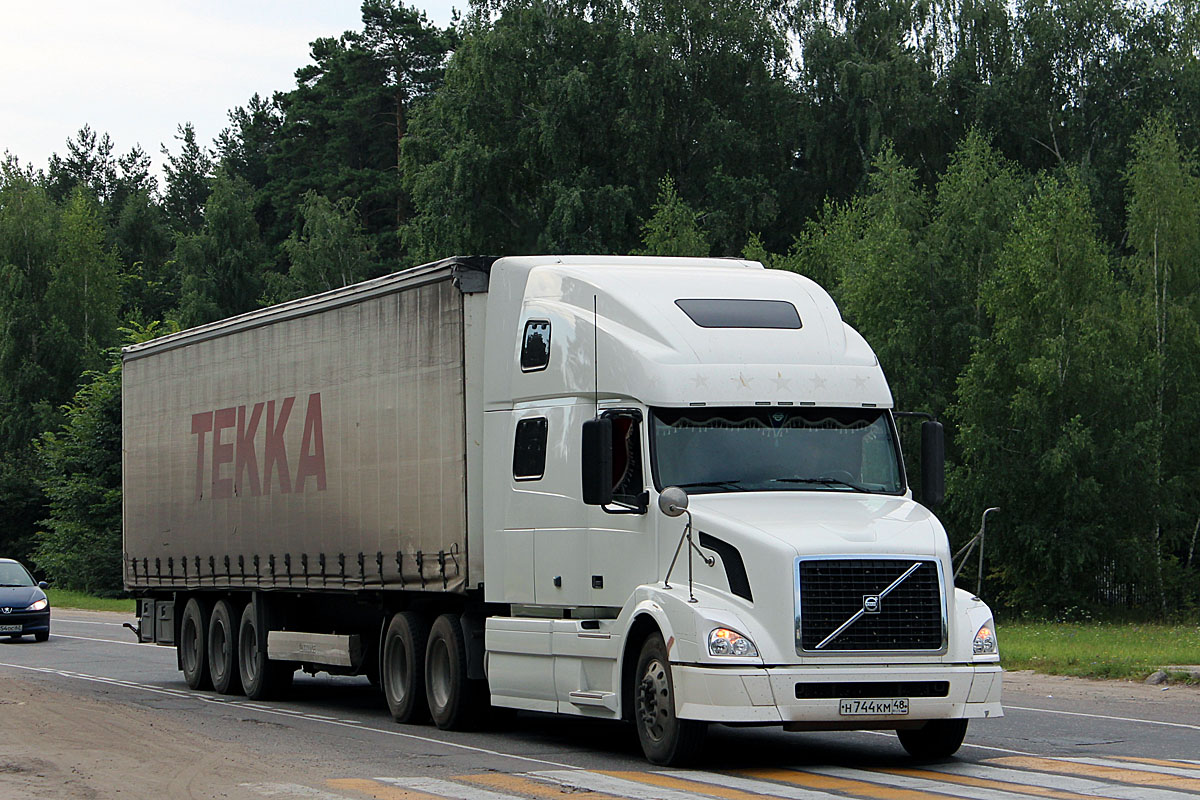 Липецкая область, № Н 744 КМ 48 — Volvo VNL780