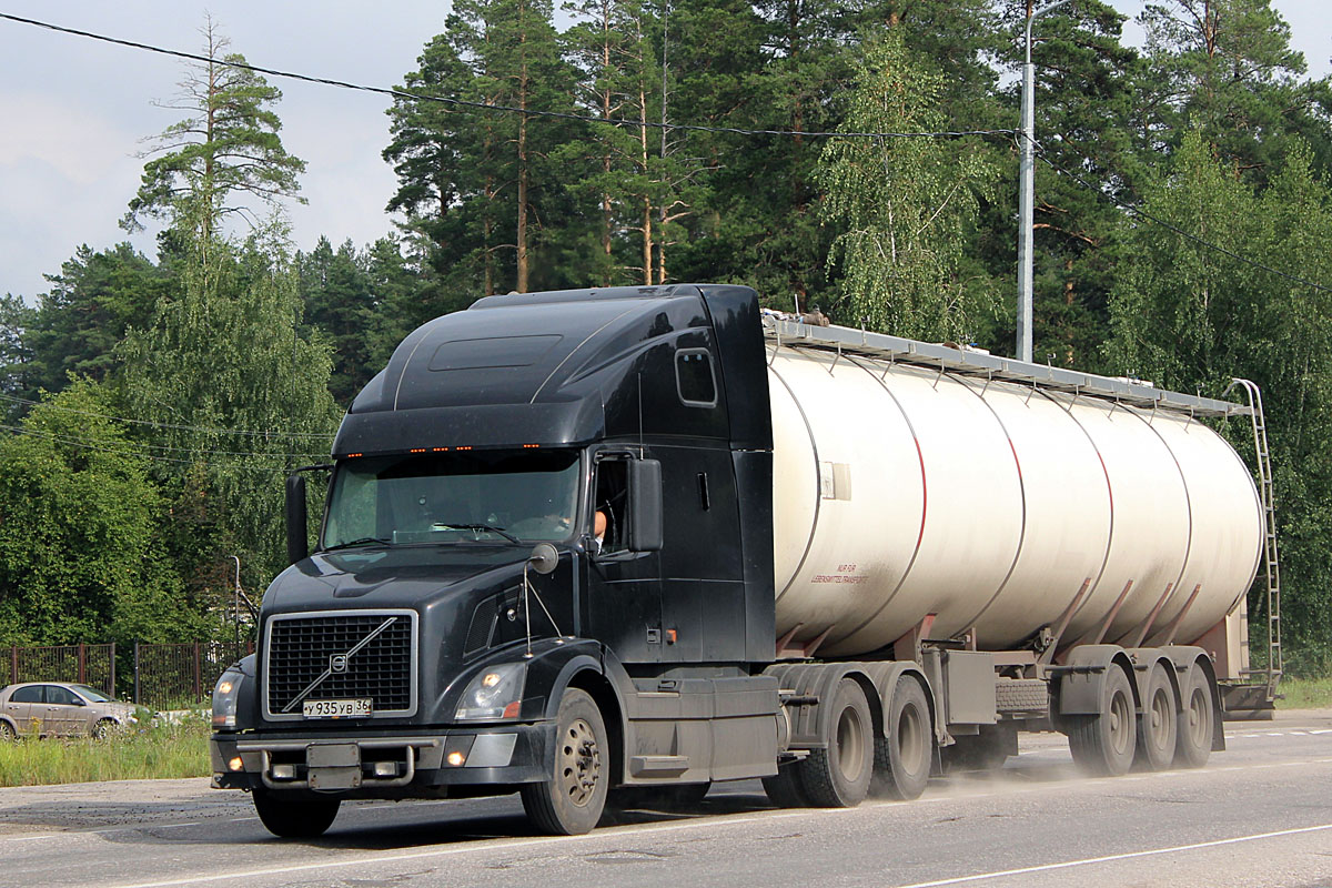 Воронежская область, № У 935 УВ 36 — Volvo VNL670