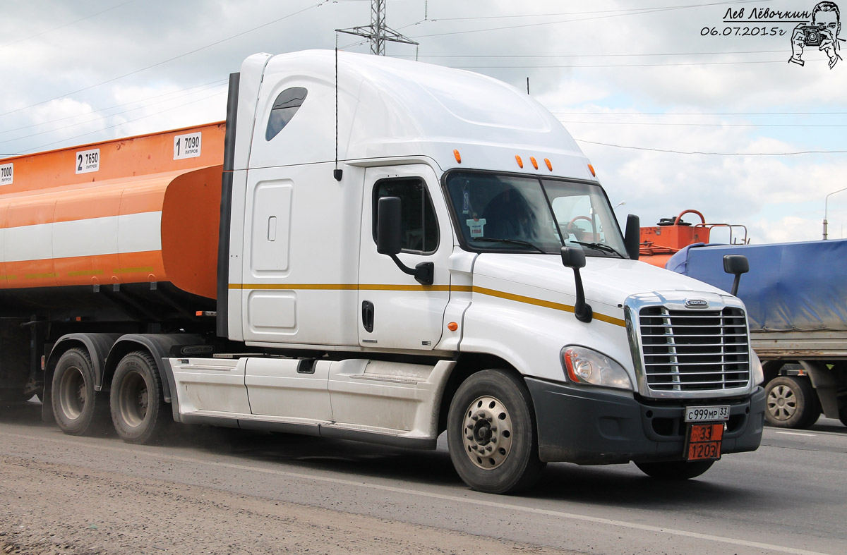 Владимирская область, № С 999 МР 33 — Freightliner Cascadia