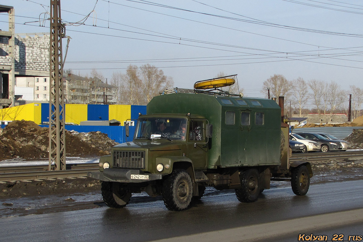 Алтайский край, № Е 242 УТ 22 — ГАЗ-33081 «Садко»