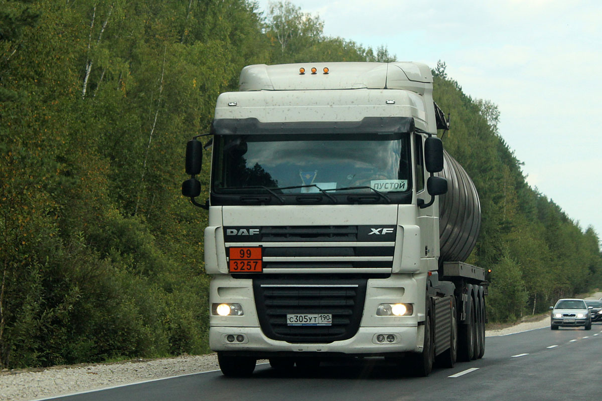 Московская область, № С 305 УТ 190 — DAF XF105 FT