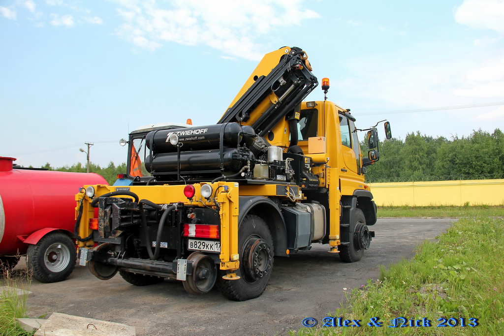 Санкт-Петербург, № В 829 КК 178 — Mercedes-Benz Unimog U400