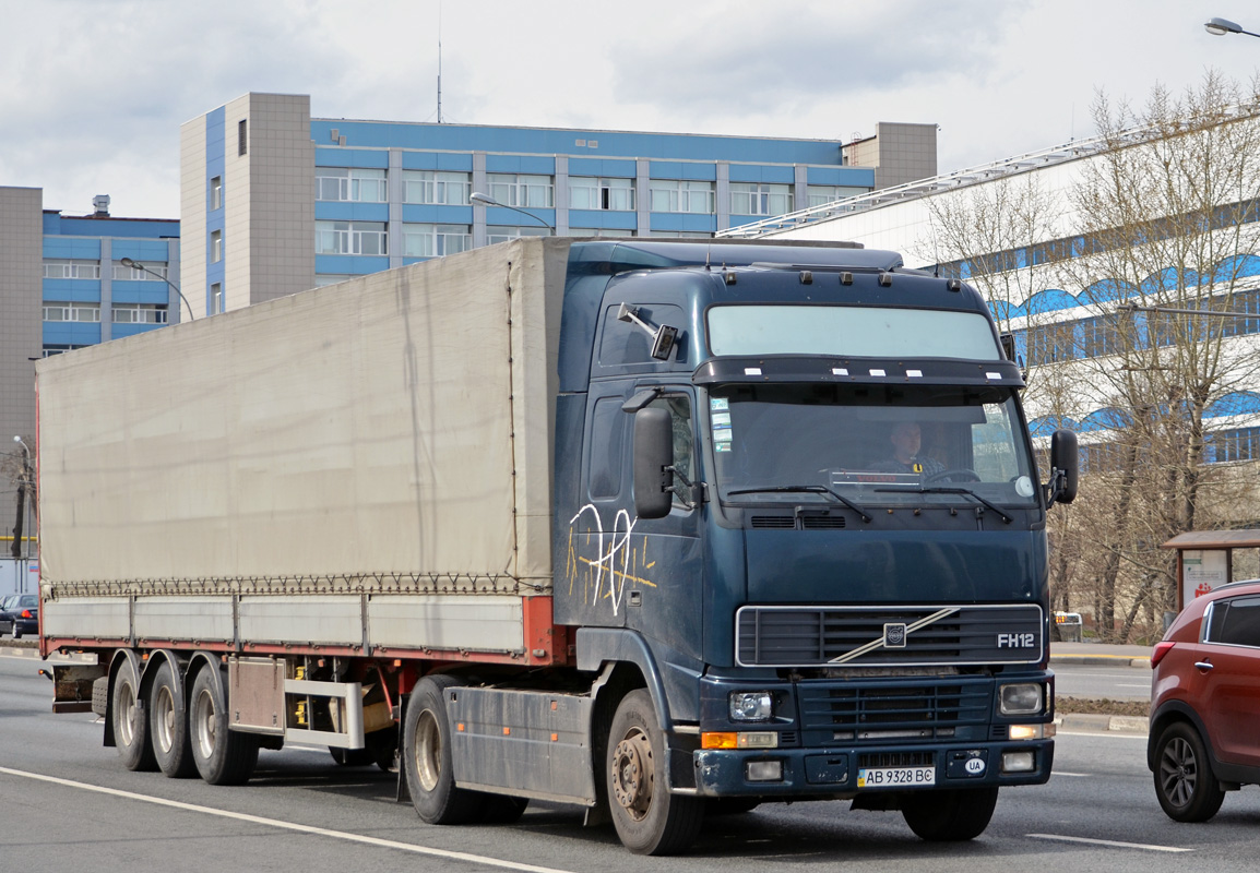 Винницкая область, № AB 9328 BC — Volvo ('1993) FH-Series; Volvo ('1993) FH12 "70 Years Edition" (Москва)