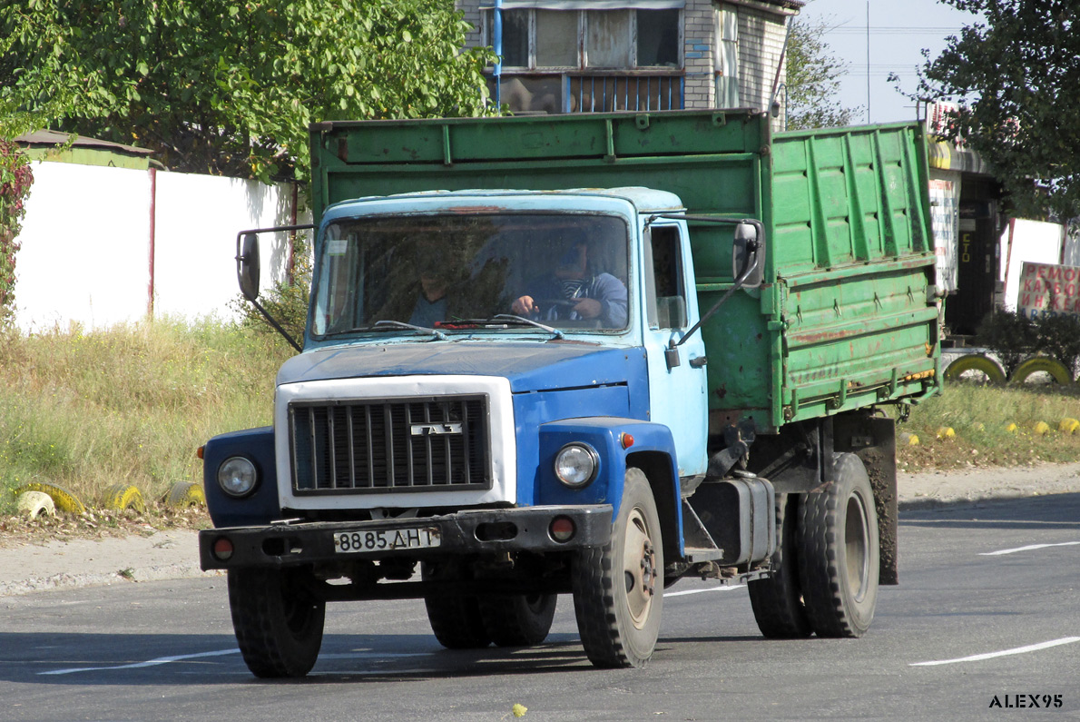 Днепропетровская область, № 8885 ДНТ — ГАЗ-33072