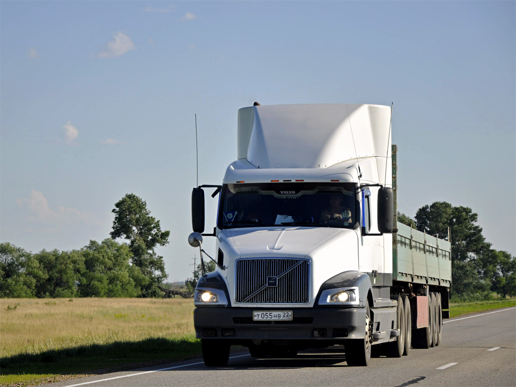 Алтайский край, № Т 055 НВ 22 — Volvo VNL610