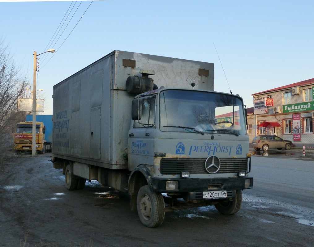 Волгоградская область, № А 120 ОТ 134 — Mercedes-Benz LP (общ. мод.)