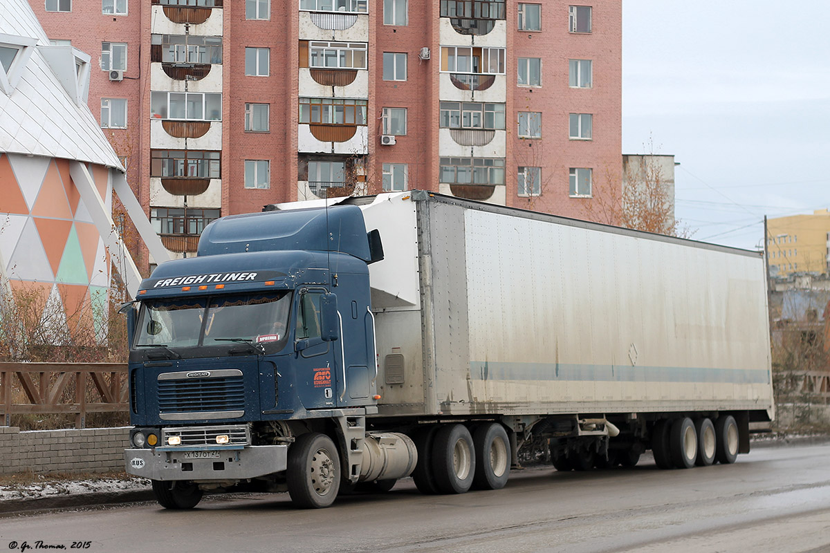 Хабаровский край, № Х 137 ОТ 27 — Freightliner Argosy