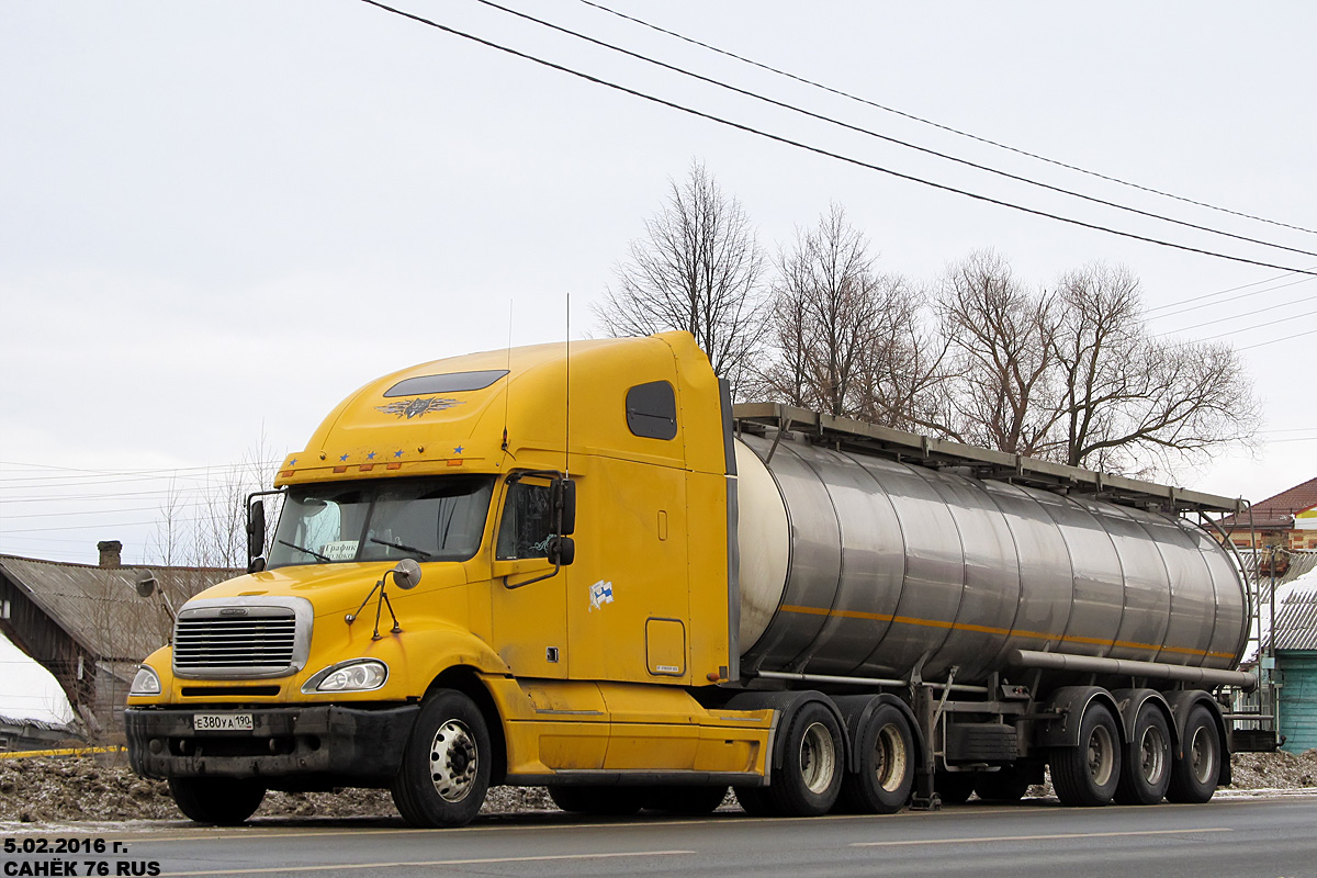 Московская область, № Е 380 УА 190 — Freightliner Columbia