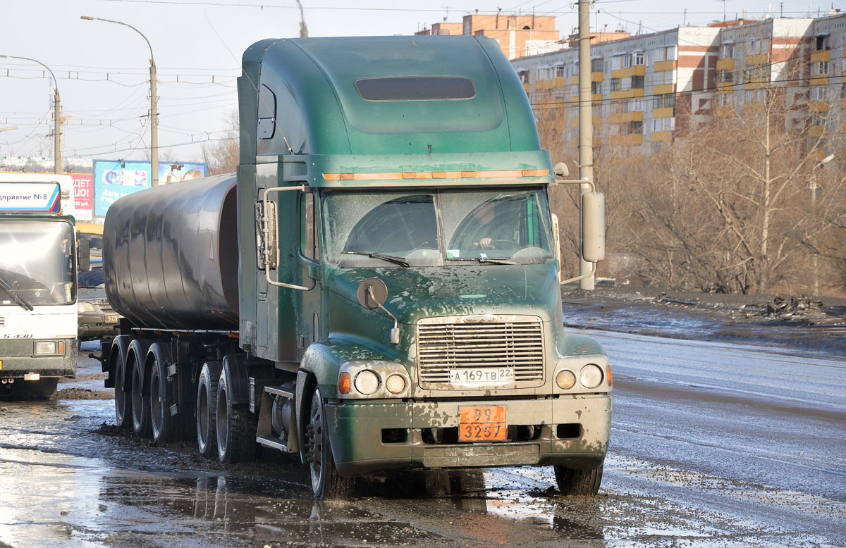 Алтайский край, № А 169 ТВ 22 — Freightliner Century Class