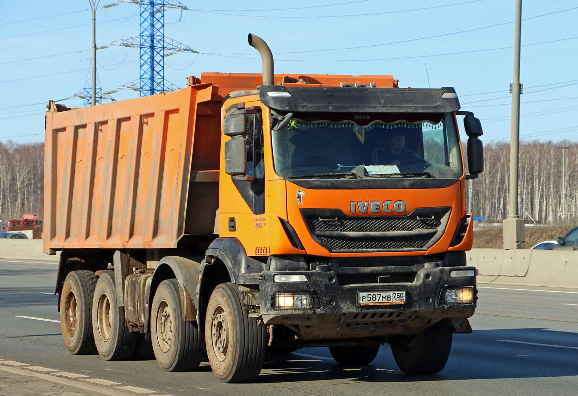 Московская область, № Р 587 МВ 750 — IVECO Trakker ('2013)