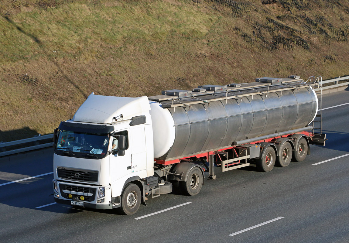 Костромская область, № М 211 УУ 44 — Volvo ('2008) FH.400