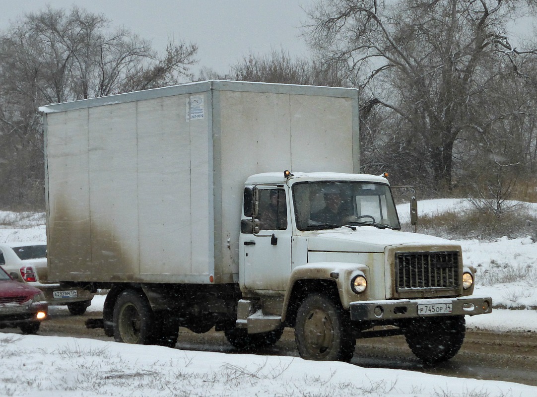 Волгоградская область, № Р 745 ОР 34 — ГАЗ-3307