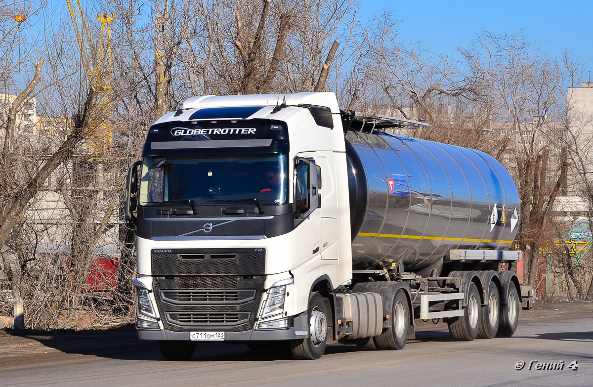 Краснодарский край, № С 711 ОМ 123 — Volvo ('2012) FH.460