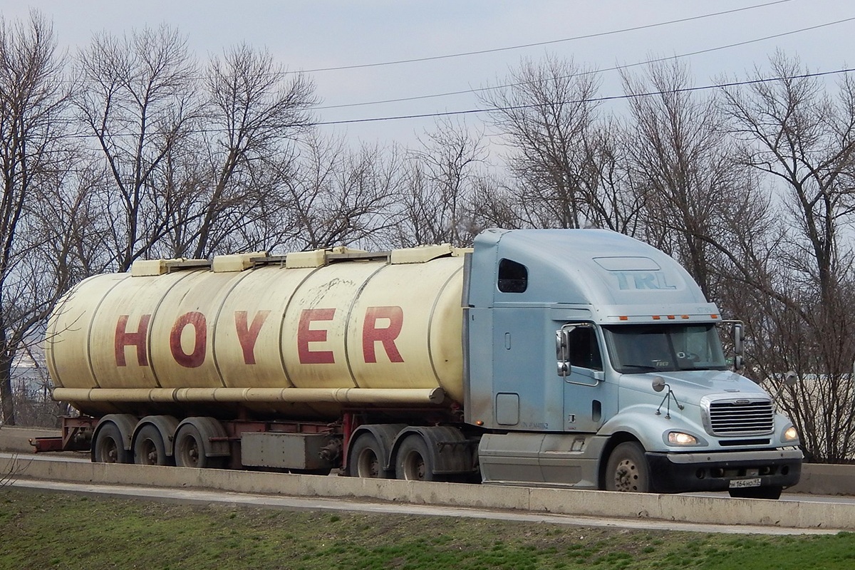 Краснодарский край, № Н 164 НО 93 — Freightliner Columbia