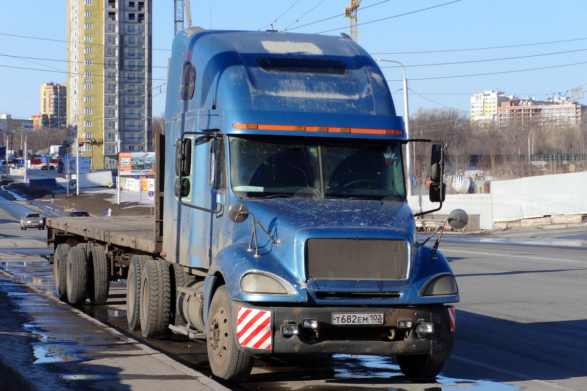 Башкортостан, № Т 682 ЕМ 102 — Freightliner Columbia