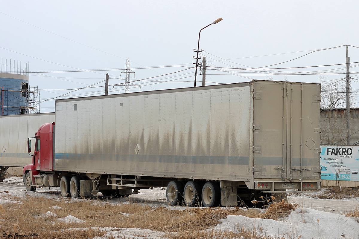 Хабаровский край, № А 433 НУ 27 — Freightliner Century Class