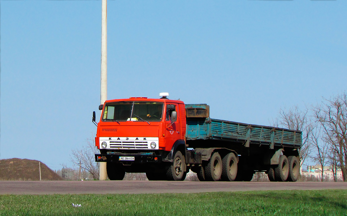 Днепропетровская область, № АЕ 2864 ЕА — КамАЗ-54112