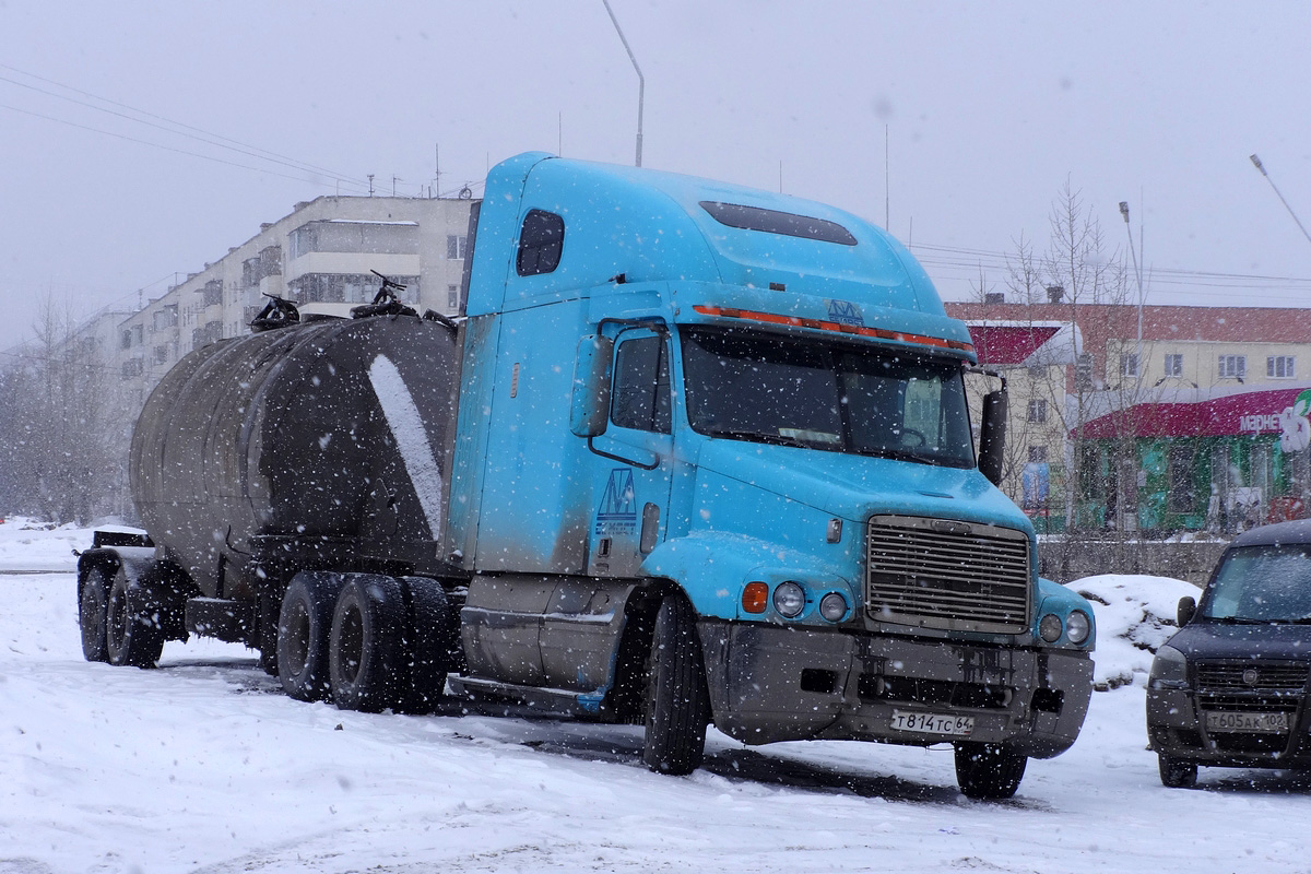 Саратовская область, № Т 814 ТС 64 — Freightliner Century Class