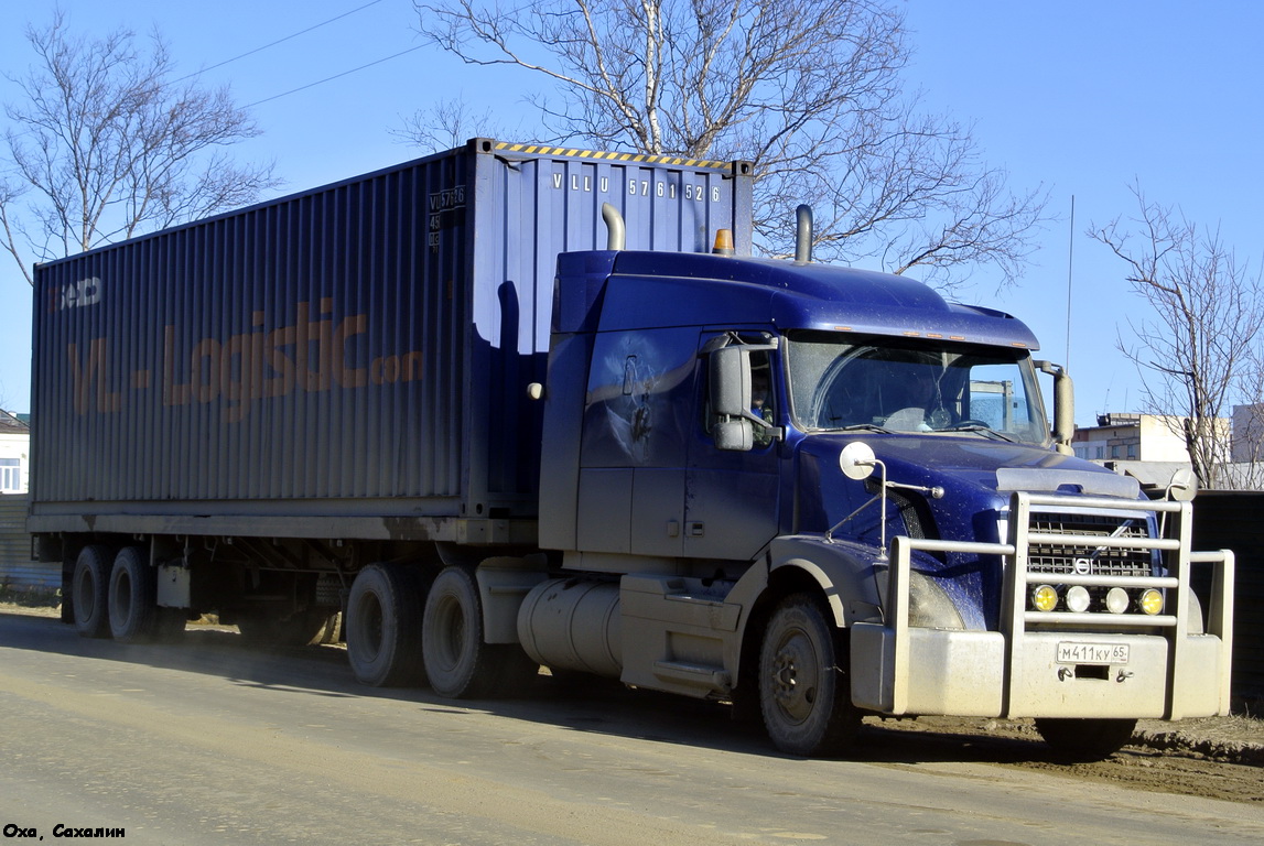 Сахалинская область, № М 411 КУ 65 — Volvo VNL630