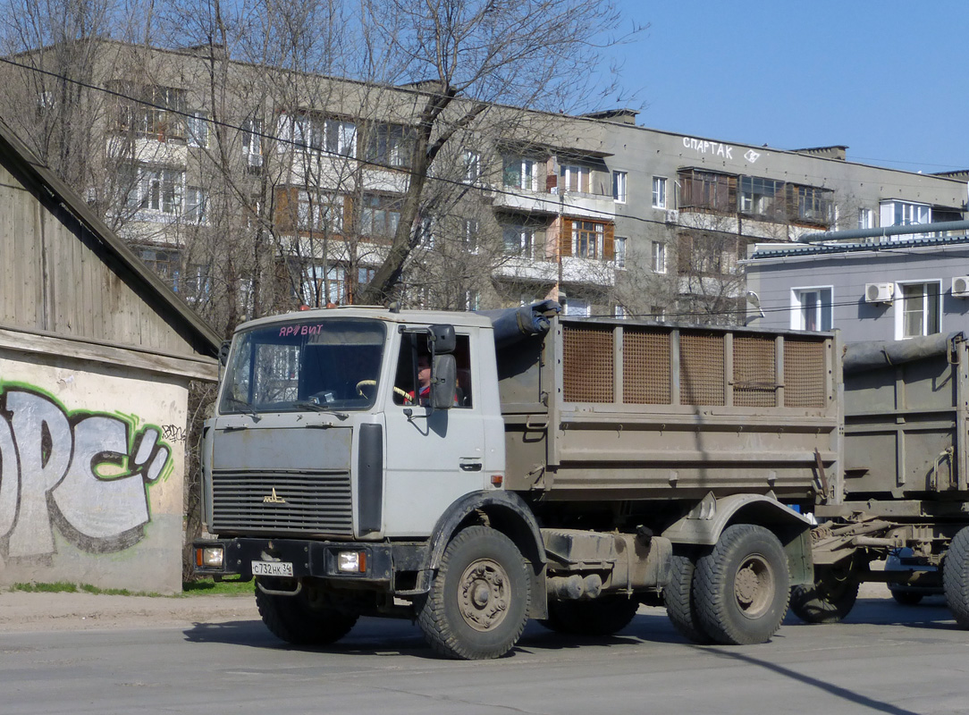 Волгоградская область, № С 732 НК 34 — МАЗ-555102