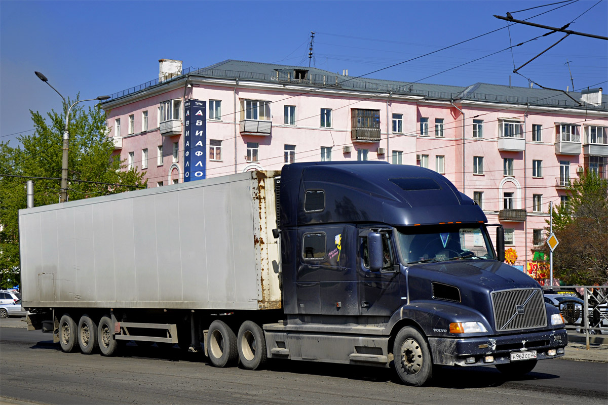 Алтайский край, № Н 962 СС 22 — Volvo VNL770