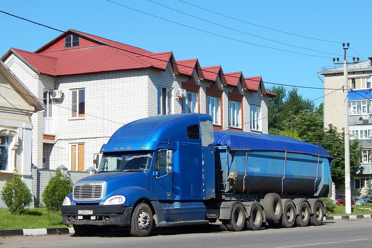 Белгородская область, № О 220 ВМ 31 — Freightliner Columbia