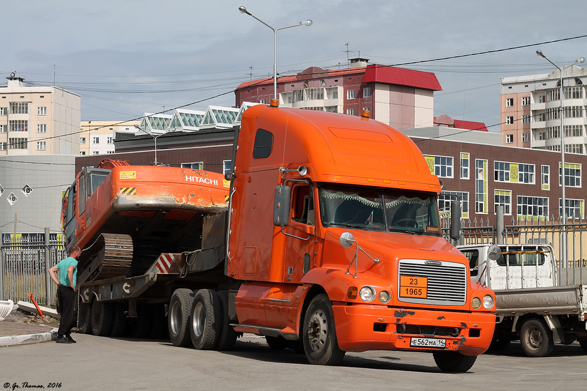 Саха (Якутия), № Е 562 МА 14 — Freightliner Century Class