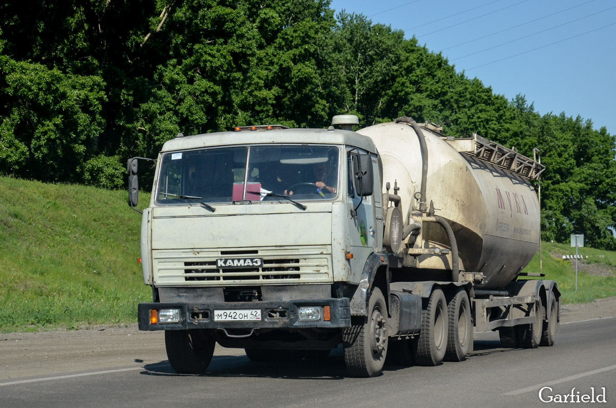 Кемеровская область, № М 942 ОН 42 — КамАЗ-54115-15 [54115R]