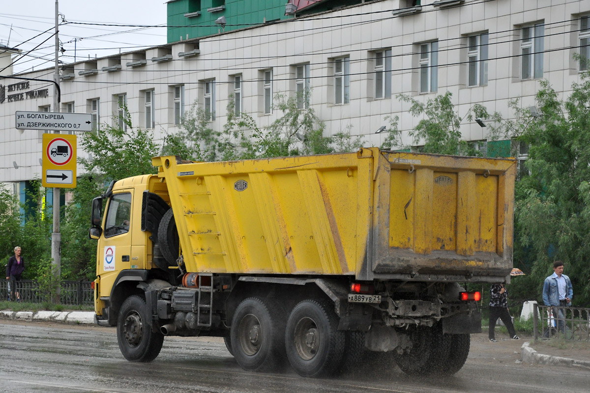 Чувашия, № А 889 УВ 21 — Volvo ('2002) FM12.440