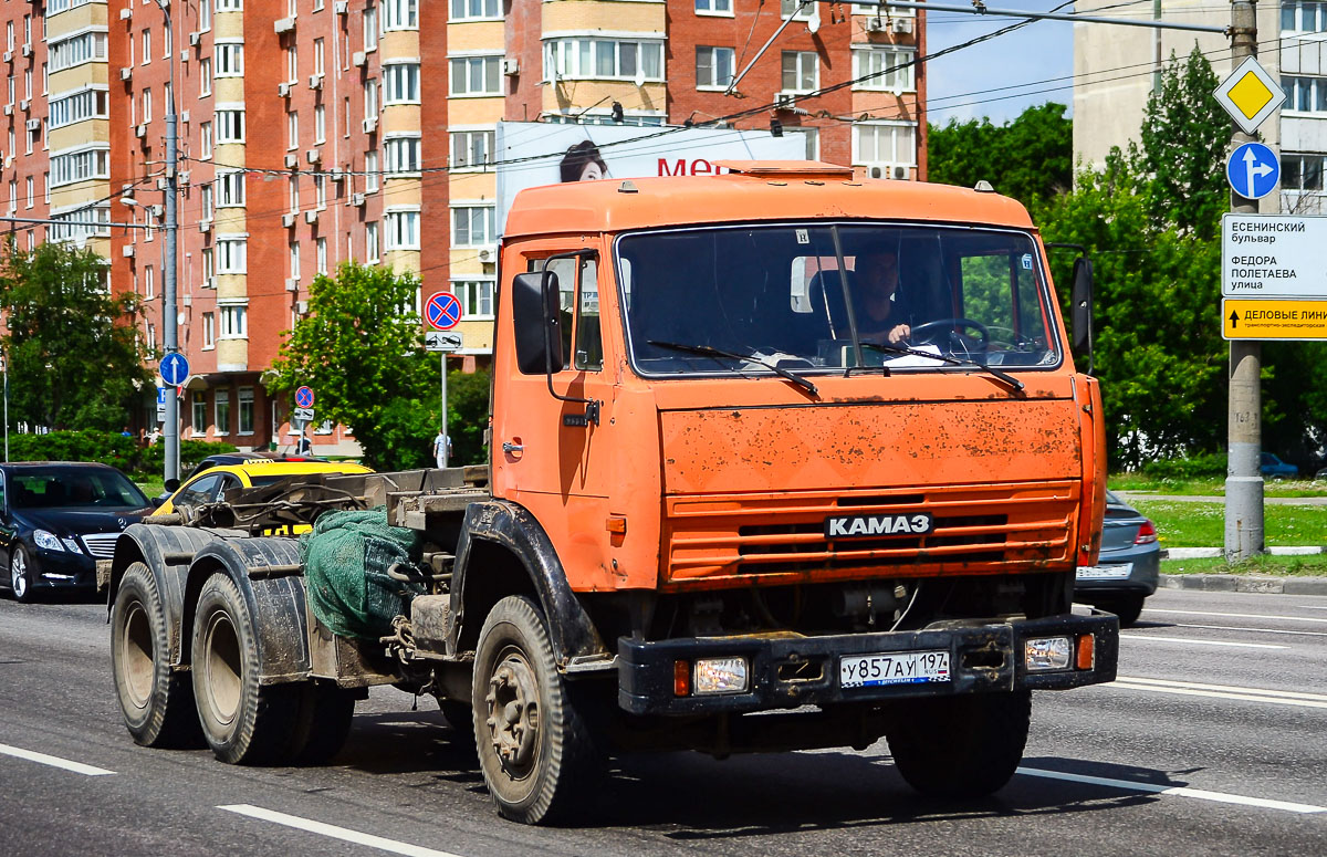 Москва, № У 857 АУ 197 — КамАЗ-53229-02 [53229C]