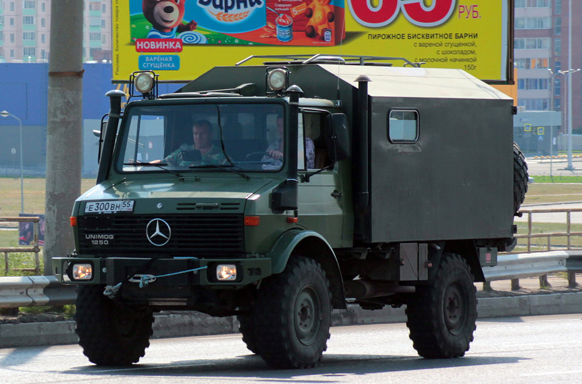 Омская область, № Е 300 ВН 55 — Mercedes-Benz Unimog (общ.м)